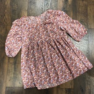 Adorable top! So chic and girly!